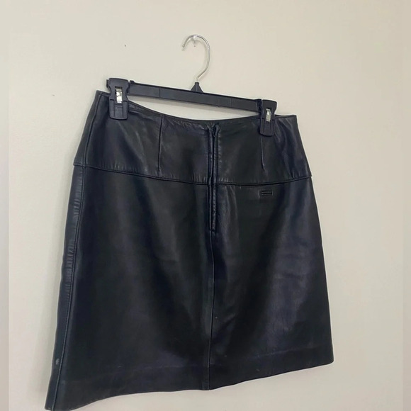 Vintage Valerie Stevens|| Leather Black Mini skirt, with slit detailing.… - Picture 3 of 9